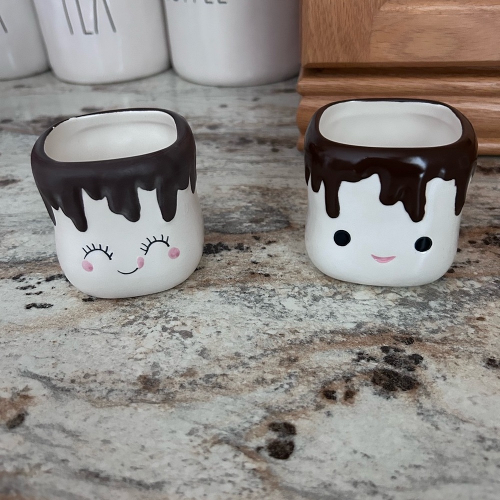 Cute Marshmallow Mini mugs for tray displays and knit hats